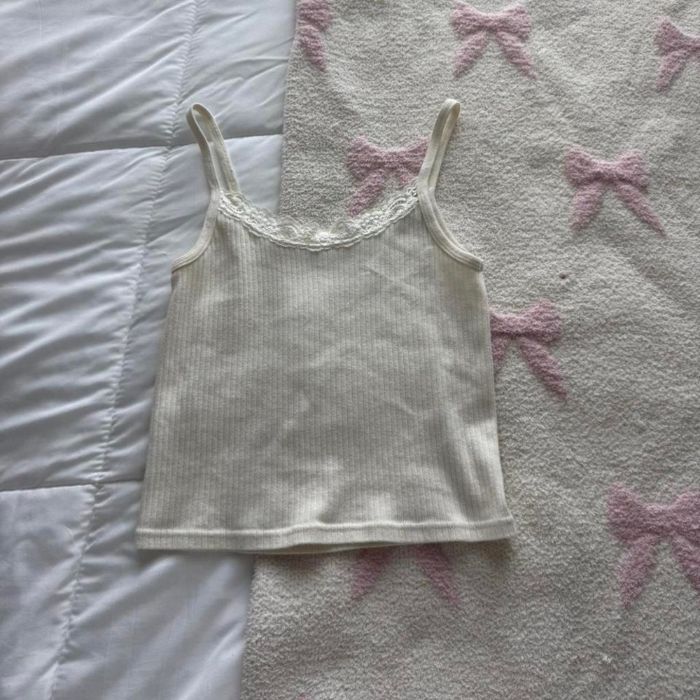 Brandy Melville cream lace tank top‎ - Picture 4 of 6